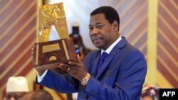 L'ancien président du Bénin Boni Yayi lors de la remise d’un prix au 44ème sommet ordinaire des chefs d'État de la CEDEAO, au centre de la Fondation Félix Houphouët-Boigny à Yamoussoukro, en Côte d'Ivoire , le 28 mars 2014.