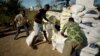 Vamwe vashandi pamwe nevezvematongerwo enyika vari kupomerwawo mhosva yekuba rubatsiro rweCyclone Idai.