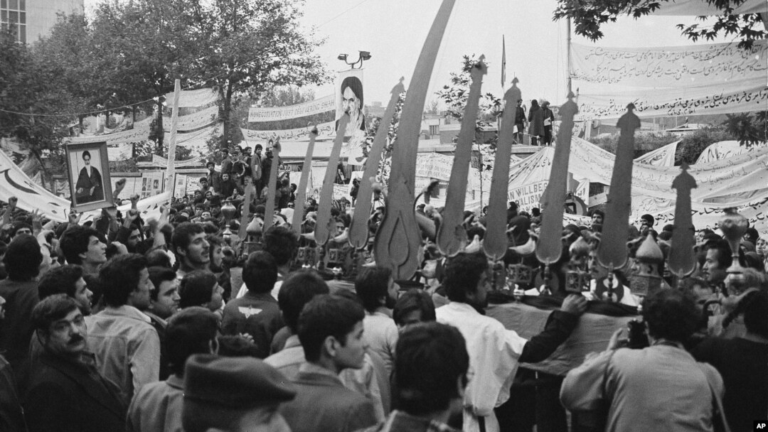 Insiden pengambilalihan Kedutaan Besar AS di Teheran oleh para mahasiswa November tahun 1979 (foto: dok).