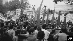 Insiden pengambilalihan Kedutaan Besar AS di Teheran oleh para mahasiswa November tahun 1979 (foto: dok).