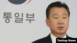 한국 통일부 정준희 대변인이 12일 서울 정부청사에서 북한 핵실험 등에 대한 현안 브리핑을 하고 있다.