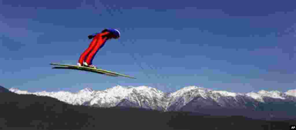 Joergen Graabak of Norway soars through the air during a Nordic Combined training at the 2014 Winter Olympics, Sunday, Feb. 16, 2014, in Krasnaya Polyana, Russia. (AP Photo/Matthias Schrader)