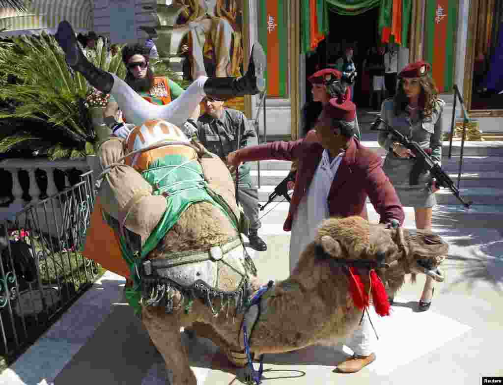 La comedia de Sacha Cohen trata de un dictador árabe, al estilo de Gadaffi o Ben Ali.