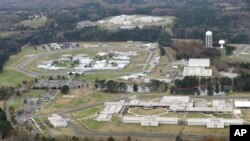 Jonathan Pollard était retenu au complexe fédéral correctionnel de Butner, en Caroline du Nord. (AP Photo/Gerry Broome) 