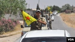 Şervanekî Kurd ala YPG bilind dike