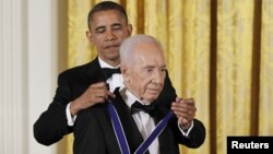 奥巴马总统在白宫授予以色列总统佩雷斯自由勋章