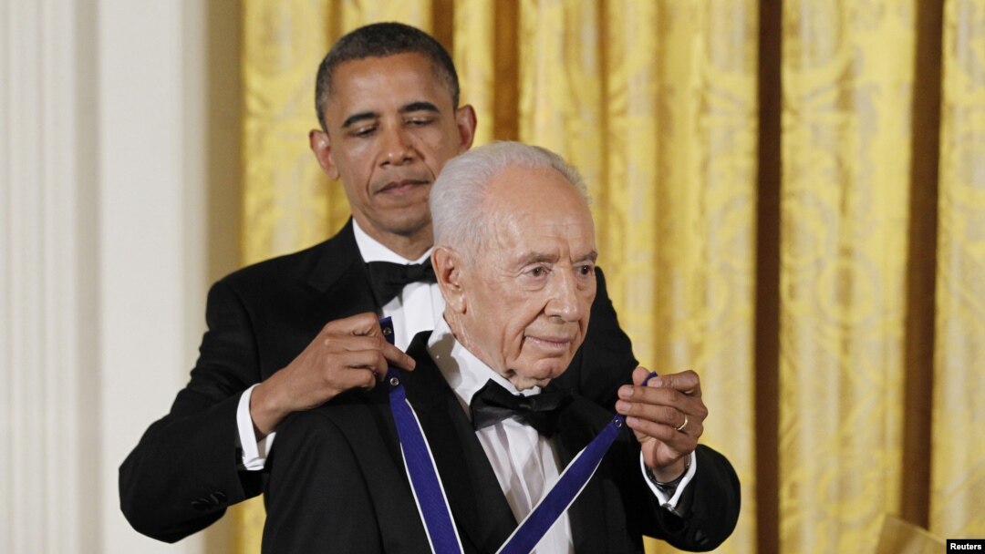 Tổng thống Obama trao tặng Huân chương Tự do cho Tổng thống Israel Shimon Peres, ngày 13/6/2012