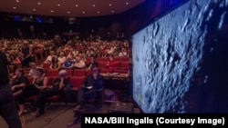 Presentación de las imágenes tomadas por el New Horizons en el Laboratorio de Física Aplicada de la Universidad Johns Hopkins en Laurel, Maryland.