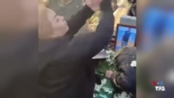 مادر شهاب نوری بر مزار فرزندش: گفتند حرف بزنی، جنازه بچه‌ات را تحویل نمی‌دهیم
