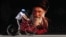 پوستری از علی خامنه‌ای، رهبر دوم جمهوری اسلامی که در دقایق اولیه عملیات مشترک آمریکا و اسرائيل، در ۹ اسفند ۱۴۰۴، کشته شد.