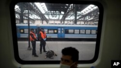 Police guard a train station during a government-ordered lockdown to curb the spread of the new coronavirus in Buenos Aires, Argentina, April 24, 2020. 