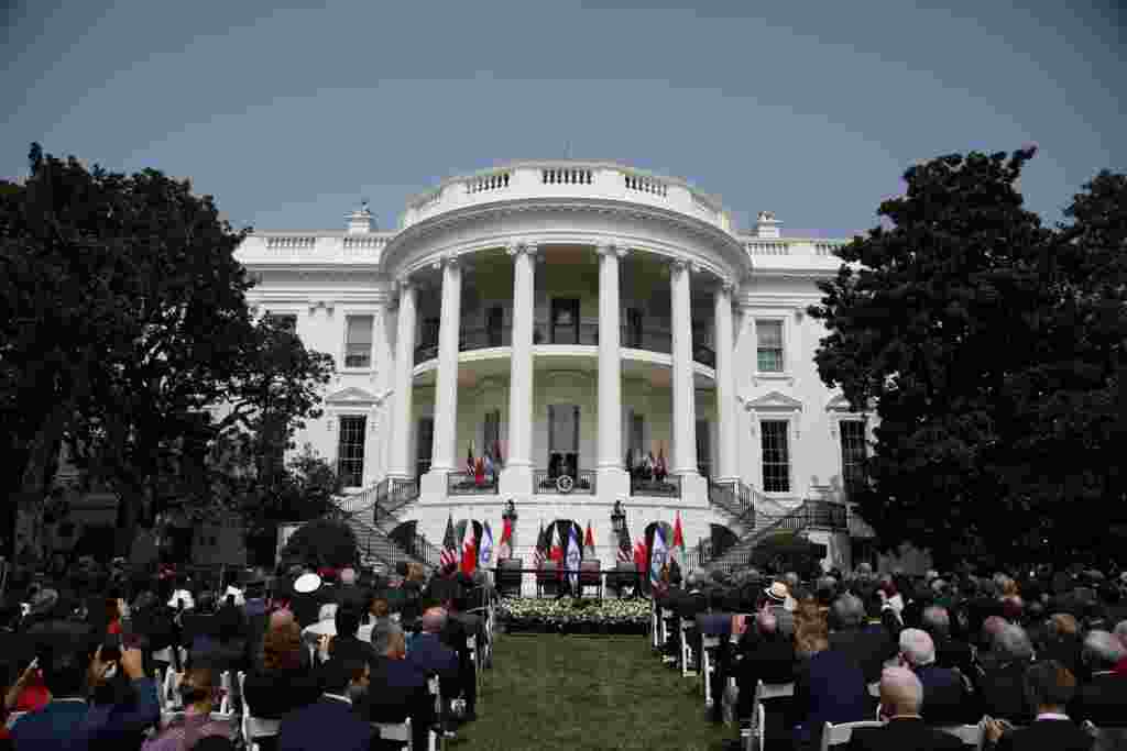 صدر ٹرمپ نے اس تاریخی موقع پر کہا کہ 50 برس سے زائد کے عرصے میں صرف دو ملکوں نے اسرائیل کے ساتھ تعلقات قائم کیے اور ہم نے ایک ماہ کے دوران ایسا کر دکھایا کہ دو عرب ملکوں نے اسرائیل کے ساتھ امن معاہدہ کر لیا ہے۔ 