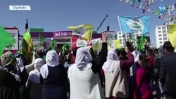 Diyarbakır'da Onbinler Nevruzu Kutladı