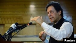 PM Pakistan Imran Khan berbicara di Muzaffarabad, ibu kota Kashmir-Pakistan