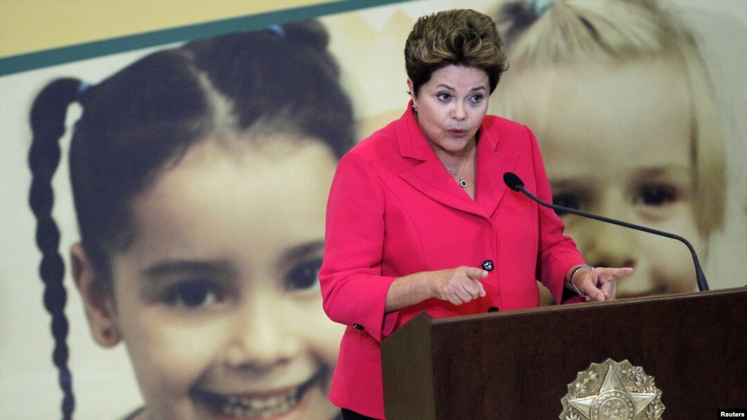 La presidenta Dilma Rousseff fue criticada por haber permitido que la inflación aumentara, al adoptar la política de reducción de la tasa de interés anciada por el Banco Central recientemente.