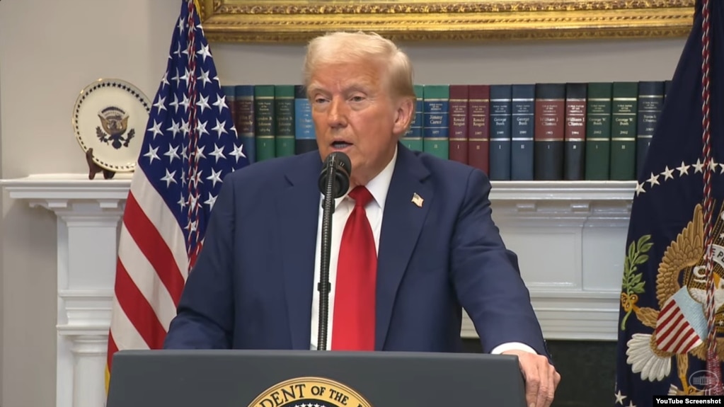 Президент Дональд Трамп отвечает на вопросы журналистов в Белом доме. 21 января 2025г..