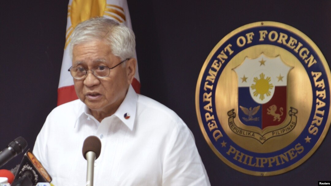 Ngoại trưởng Philippines Albert del Rosario cho biết Manila đã đưa vụ tranh chấp ra Tòa án Quốc tế về Luật Biển, ngày 22/1/2013.