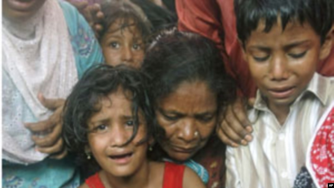 Pakistani family members mourn the death of a man who was shot dead in Karachi, Pakistan, July 8, 2011