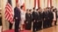 资料照片：在东京赤坂迎宾馆举行的欢迎仪式上，特朗普(左)在日本首相高市早苗(右)的陪同下检阅了仪仗队。(2025年10月28日)