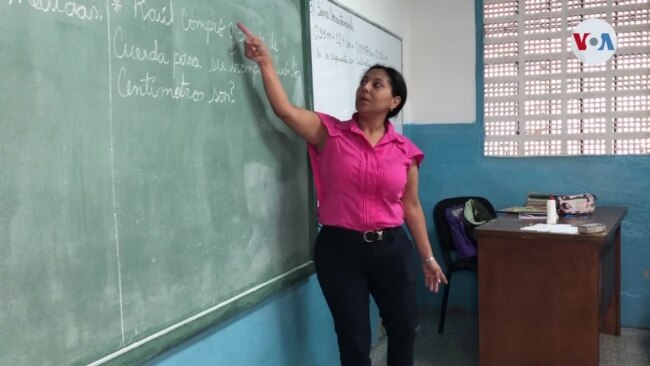 Venezuela: Padres suplen vacantes ante renuncias masivas de docentes