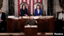 Le président de l'Ukraine, Volodymyr Zelenskiy, s'adresse à une réunion conjointe du Congrès américain au Capitole à Washington, le 21 décembre 2022. 