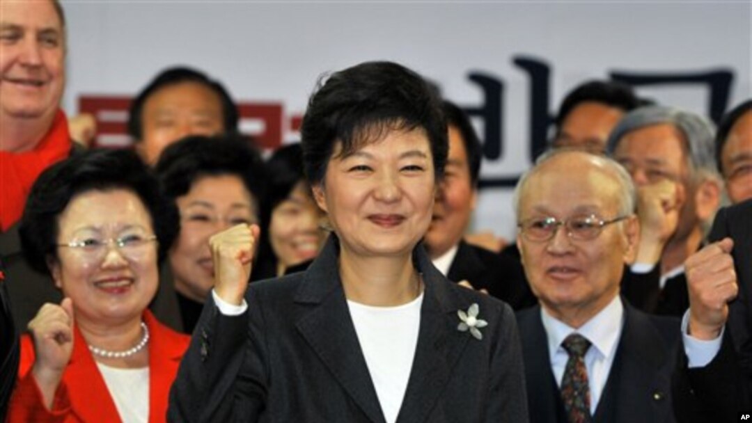 Dalam pidatonya, presiden terpilih Korea Selatan, Park Geun-hye berjanji akan “membuka era baru di Semenanjung Korea, berdasarkan keamanan yang tangguh dan diplomasi berdasar kepercayaan” (foto, 20/12/2012).