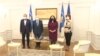 Bedžet Pacoli, Fatmir Sejdiu, Vjosa Osmani, Atifete Jahjaga (s leva) u kabinetu predsednice Kosova (Foto: VOA)