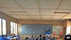 Wanafunzi wakiwa darasani Kenya.