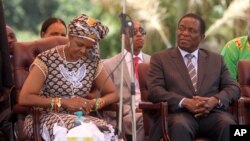  Grace Mugabe, première dame du Zimbabwe, et le vice-président Emmerson Mnangagwa, lors d’une réunion de la Zanu-PF, parti au pouvoir, Harare, Zimbabwe, 10 février 2016.