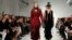 کلکسیون پاییز و زمستان ۲۰۱۷ John &nbsp;Galliano، طراح بریتانیایی، در هفته مد پاریس در فرانسه.<br />
<br />
&nbsp;