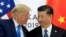 Presiden AS Donald Trump bertemu dengan Presiden China Xi Jinping dalam pertemuan bilateral di sela KTT G20 di Osaka, Jepang, pada 29 Juni 2019. (Foto: Reuters/Kevin Lamarque)