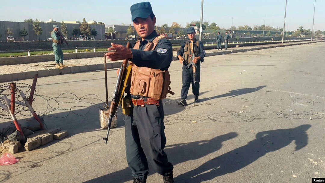  صديقي وويل  سحر مهال شوو ډزو کې شپږ کسان ژوبل شوي هم دي  او افغان ځواکونو دودانۍ څخه ٣٠ کسان ژغورلي دي.

