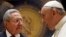 El presidente cubano Raúl Castro y el papa Francisco se reunieron este domingo en el Vaticano.