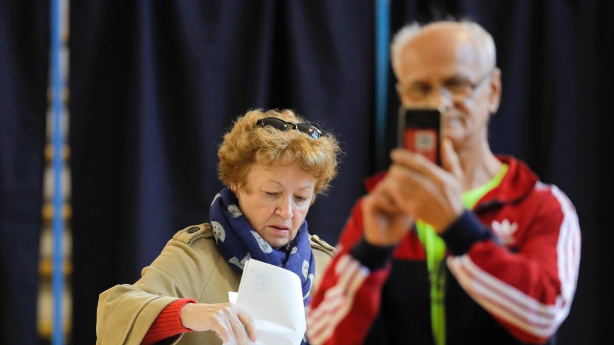 Runoff Expected In Romania Presidential Elections