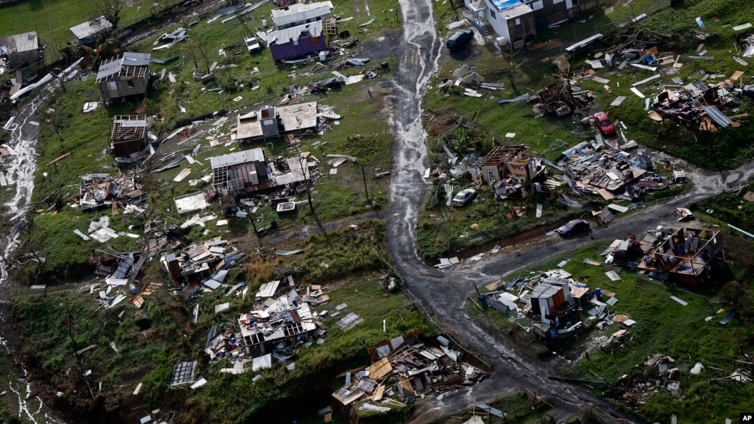 Hunian warga Puerto Rico yang hancur akibat Badai Maria, di Toa Alta, Puerto Rico, 28 September 2017. 