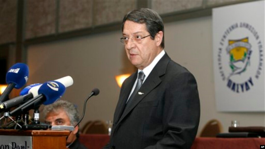 Presiden Siprus, Nicos Anastasiades menegaskan di Nicosia, bahwa Siprus tidak akan keluar dari zona euro hari Jumat (29/3). 