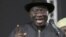 Goodluck Jonathan yana jawabi ga wakilai a taron Kasa.