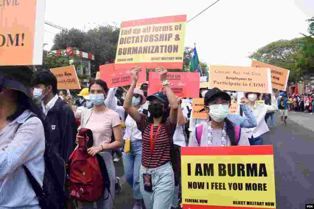 ရန်ကုန်မြို့က စစ်အာဏာဖီဆန် ဆန္ဒပြမြင်ကွင်း။ (ဖေဖော်ဝါရီ ၁၈၊ ၂၀၂၁)