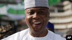 Dr Bukola Saraki shugaban majalisar dattawa wanda yake cikin wadanda suka canza sheka daga APC zuwa PDP