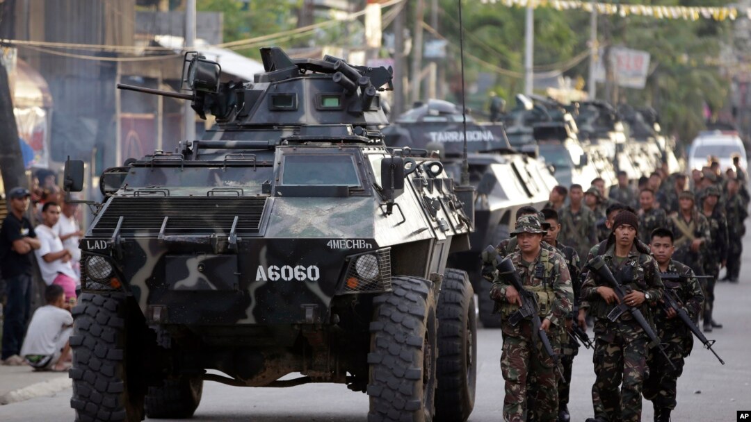 Pasukan pemerintah Filipina saat mengambil posisi di kota Zamboanga, Filipina Selatan, 10 September 2013 (Foto: dok). 