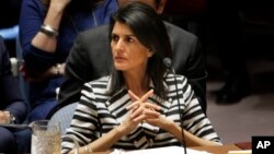 Dubes AS untuk PBB, Nikki Haley, menghadiri pertemuan dengan Dewan Keamanan dan dalam pembahasan mengenai ancaman terorisme internasional di Markas Besar PBB (7/2). New York, New York, AS. (foto: AP Photo/Seth Wenig).