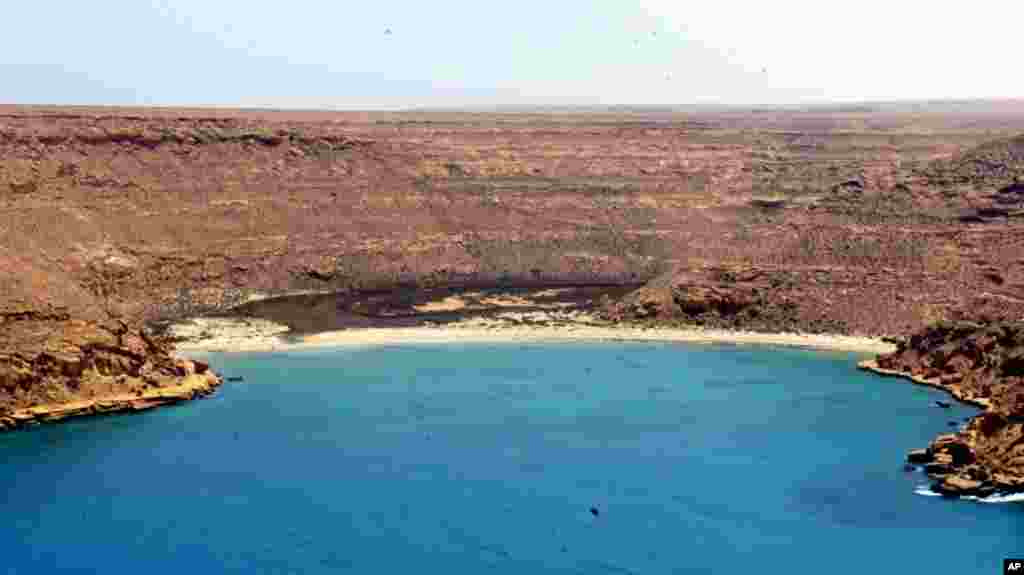 Much of Libya's coast remains undeveloped. This photograph was taken near Berdi, April 2011. (VOA-E. Arrott)