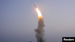 Uji coba peluncuran misil (SLBM) Korea Utara, 1 Oktober 2021. (KCNA)