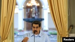 El presidente en disputa de Venezuela, Nicolás Maduro, pronuncia un discurso desde el palacio de Miraflores en Caracas, Venezuela.