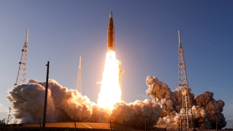 چهار فضانورد در اولین سفر انسان به نزدیکی ماه در نیم‌قرن گذشته به فضا رفتند