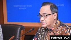 Pelaksana Tugas Juru Bicara Kementerian Luar Negeri Teuku Faizasyah. (Foto: VOA/Fathiyah)