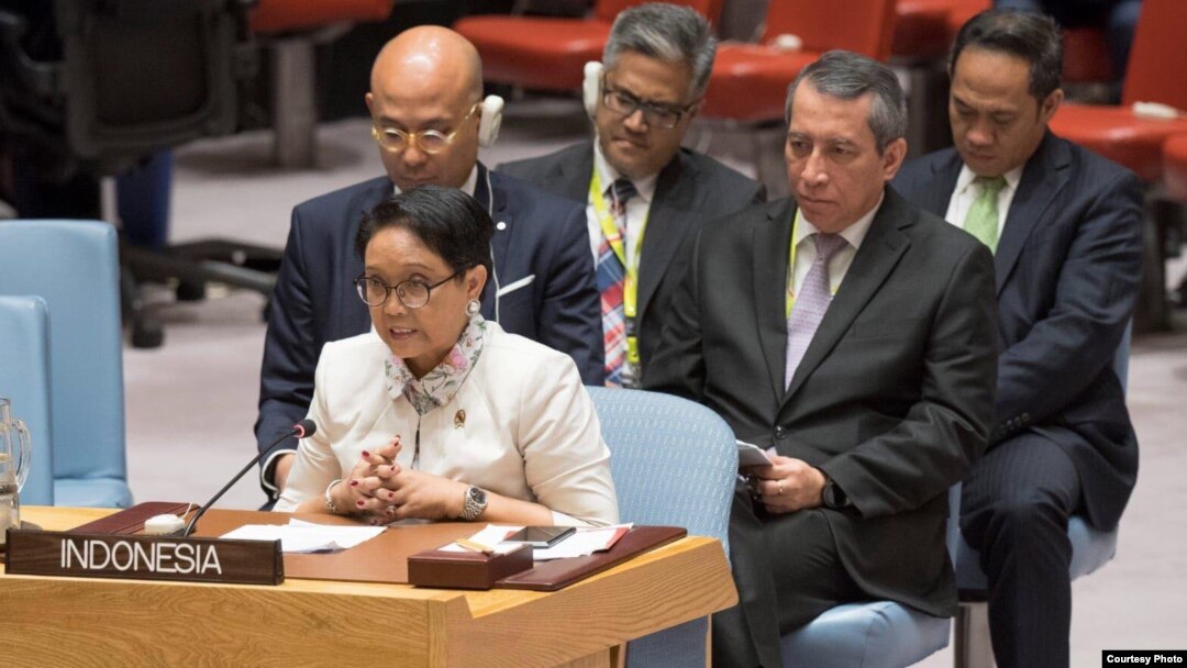 Menlu RI, Retno Marsudi memberikan pidato pada Debat Terbuka Dewan Keamanan PBB di New York hari Kamis (17/5). (Courtesy: PTRI New York)