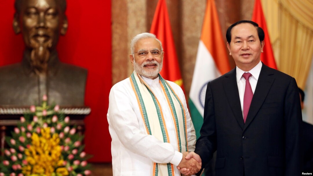 Tư liệu - Thủ tướng Ấn Độ Narendra Modi và Chủ tịch Việt Nam Trần Đại Quang trong Phủ Chủ tịch ở Hà Nội, ngày 3 tháng 9, 2016.