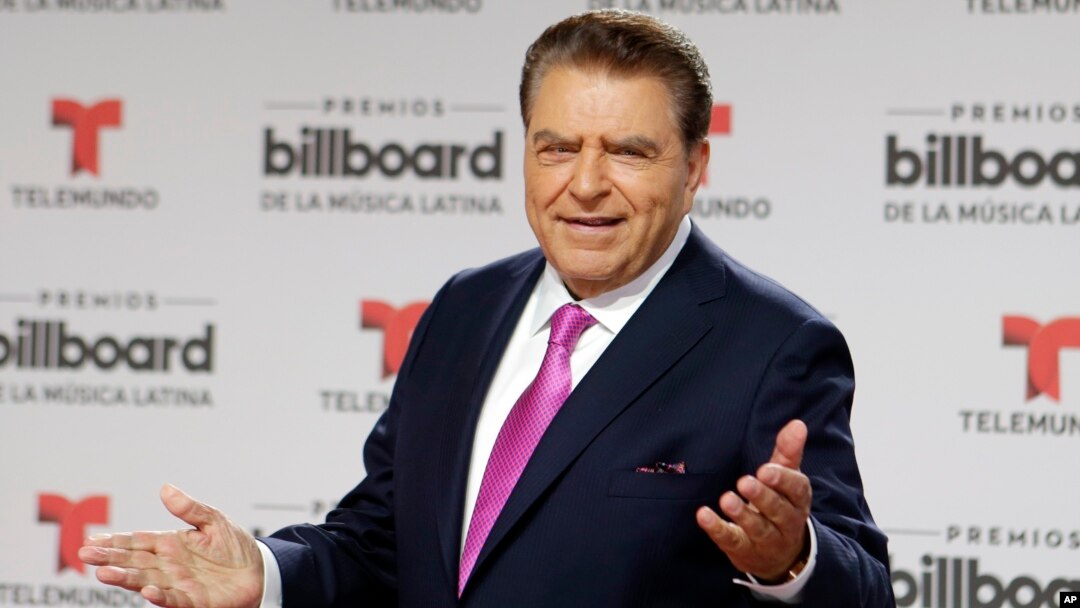 En esta foto de archivo del 28 de abril de 2016, Don Francisco llega a los Latin Billboard Awards, en Coral Gables, Florida. (AP Photo / Alan Diaz, archivo). Telemundo anunció que el programa Don Francisco Te Invita terminará en diciembre, pero el conductor continuará trabajando con la cadena.