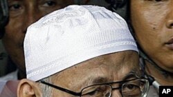 Radical Islamic cleric Abu Bakar Bashir was arrested in August 2010 for allegedly helping set up and fund a new terror cell that was plotting high-profile assassinations and deadly attacks on foreigners, (File)